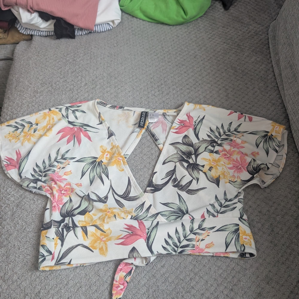 H&M Cream Crop Tie Front Blouse